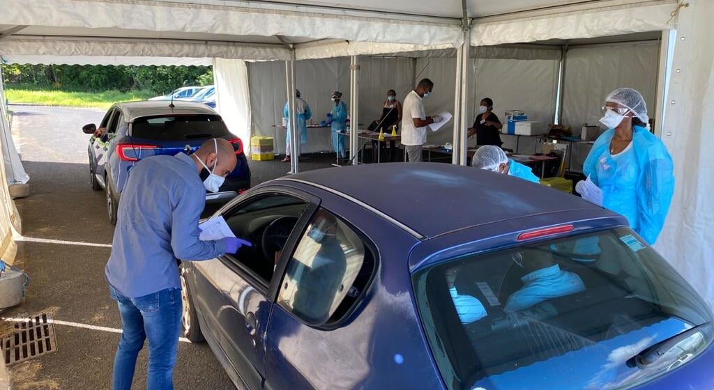 Image d’illustration. La campagne de dépistage gratuit du covid-19 en Guadeloupe s’effectue dans des lieux fixes comprenant les laboratoires, et itinérants sur l'ensemble du territoire. Ici le drive de dépistage des Abymes en septembre 2019.