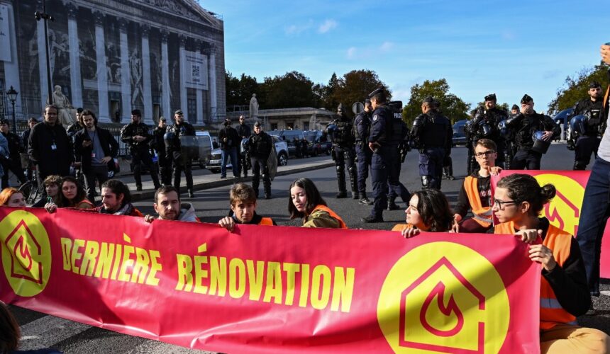 En Europe, des musées aux autoroutes, les nouveaux activistes climatiques imposent le débat
