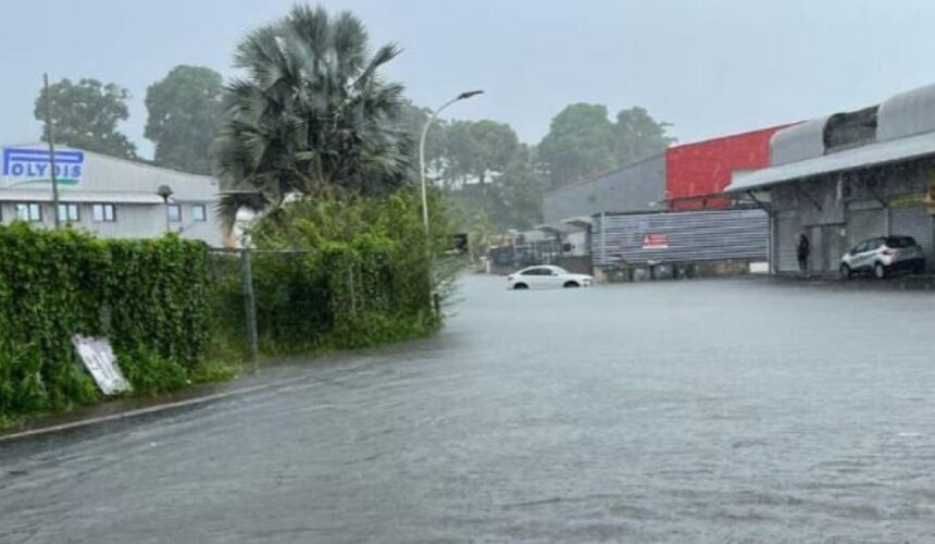 Des pluies diluviennes se sont abattues dimanche 6 novembre 2022 sur plusieurs communes de la Guadeloupe comme ici à Petit-Bourg provoquant des inondations et des glissements de terrain.