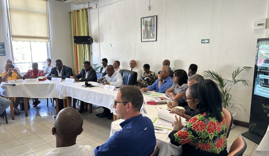 Signature du contrat Péyi entre la ville de Morne-à-l’Eau et le conseil départemental le 10 janvier 2024 pour le financement et l’accompagnement de plusieurs projets dont l'aménagement de la zone de Blanchet. Photo : FB Ville de Morne à l'eau