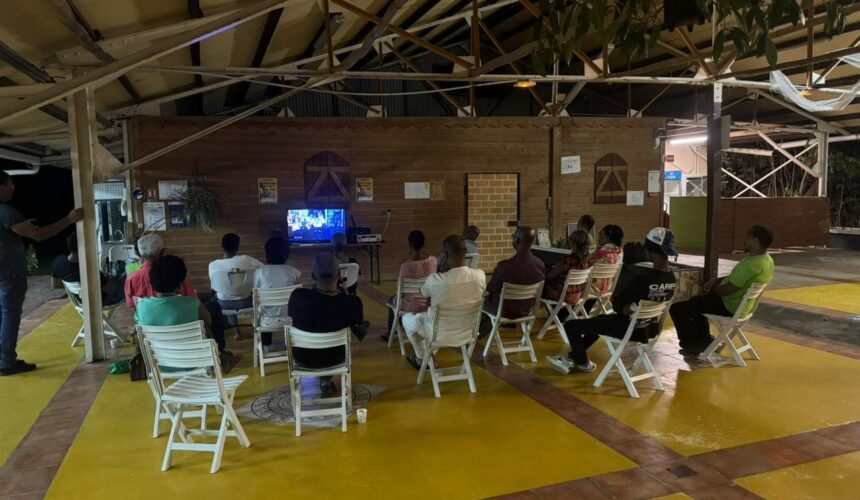 Présentation aux acteurs et partenaires, avant 1ere de la saison 2 des documentaires "Mémoires paysannes de Guadeloupe" dimanche 18 février 2024. Photo : FB TerrEau