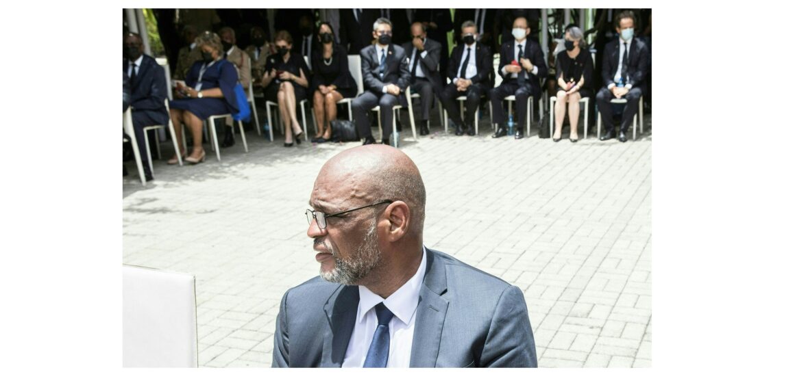 L’ex Premier ministre haïtien Ariel Henry assiste à une cérémonie en l'honneur de son prédécesseur Jovenel Moise au Musée national du Panthéon de Port-au-Prince, en Haïti, le 20 juillet 2021. Le Premier ministre haïtien Ariel Henry a présenté sa démission le 11 mars 2024. (Photo de Valerie Baeriswyl / AFP)