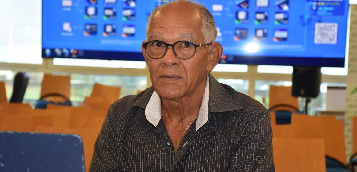 Edouard Geoffroy, auteur d’une analyse économique de la viabilité de la filière, vendredi 23 février 2024 à la Chambre d’agriculture de Guadeloupe. Les présidents de Région et Département étaient invités par les planteurs de canne en colère.