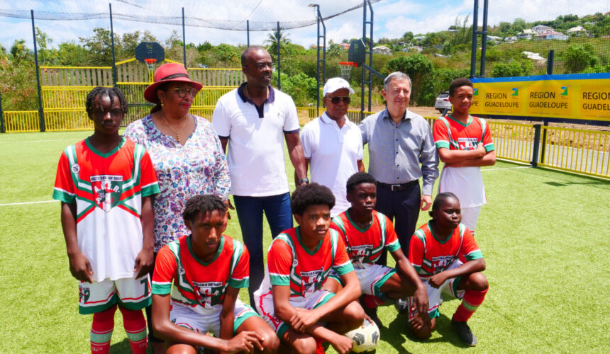 Le plateau sportif nommé city stade Robert Promeneur a été inauguré à la Cité Saint-Dominique de Cadet à Baillif le samedi 27 avril