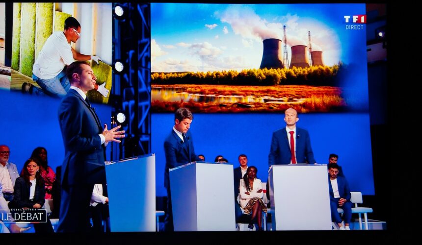 A cinq jours du 1er tour des élections législatives anticipées, Jordan Bardella pour le Rassemblement national, Gabriel Attal pour le camp présidentiel, Manuel Bompard de LFI pour le Nouveau Front populaire débattent sur TF1 à la télévision ce mardi 25 juin 2024 au soir. Photo :Jeanne Accorsini / Sipa / 2406252250