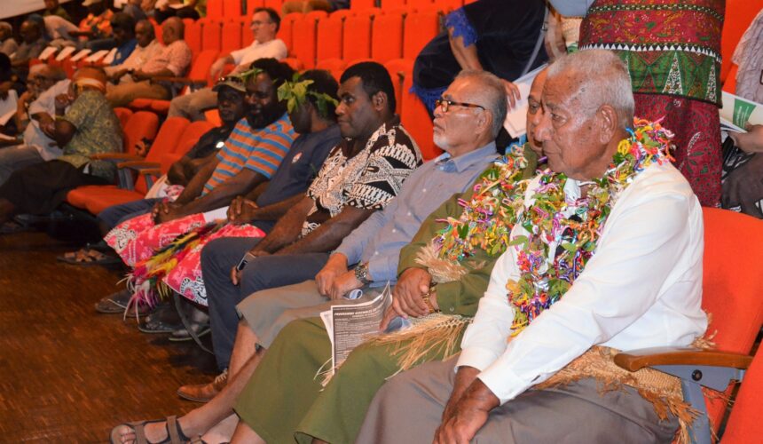 Les 26 et 27 avril 2024, les autorités coutumières des huit aires étaient réunies à l’initiative du Sénat coutumier de Nouvelle-Calédonie au centre culturel Tjibaou. Une réunion pour célébrer les 10 ans de la charte du peuple kanak, en dresser le bilan et fixer une nouvelle feuille de route. Photo : FB Gouvernement de la Nouvelle-Calédonie