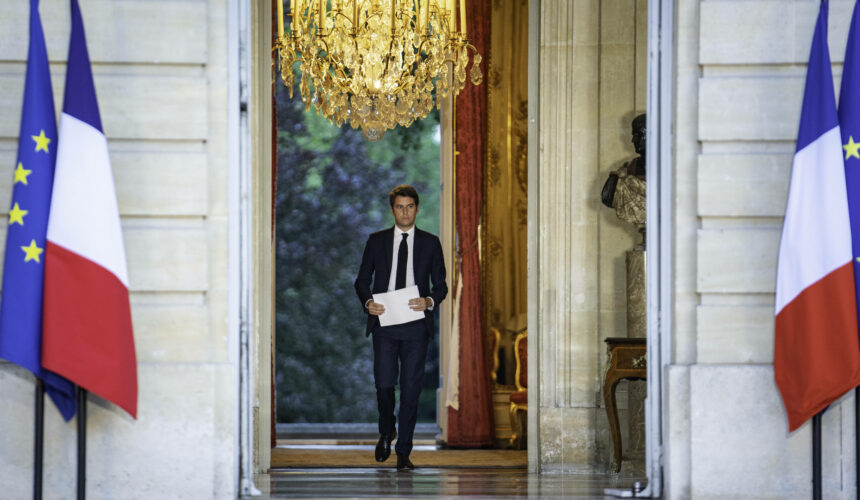 Paris, le 7 juillet. Le Premier Ministre, Gabriel Attal, annonce la démission de son gouvernement suite aux résultats des votes du deuxième tour des élections législatives au cours desquelles la majorité présidentielle est arrivée en deuxième position. Photo : Gabrielle Cezard / Sipa