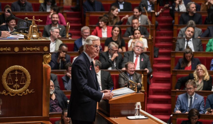 Le Premier ministre Michel Barnier prononce, ce mardi 1er octobre 2024, sa déclaration de politique générale, devant les députés à l’Assemblée nationale, à Paris. Photo : Isa Harsin/Sipa