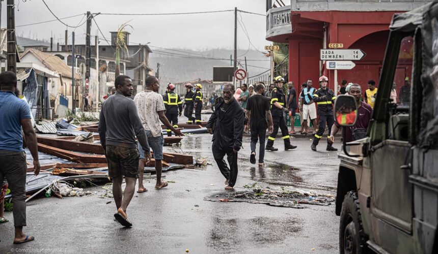 Photo fournie lundi 16 décembre 2024 par la Gendarmerie nationale française pour montrer les opérations d'urgence et les dégâts à Mayotte dans l'océan Indien, après que le cyclone Chido a causé d'importants dégâts et des centaines de morts, samedi 14 décembre. Photo : Gendarmerie nationale / Sipa