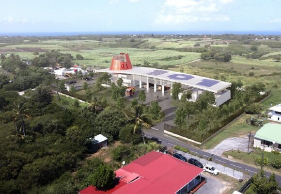 La maquette de la nouvelle caserne des pompiers à Grand-Bourg de Marie-Galante, a été dévoilée au public ce vendredi 21 février. Photo : MoMa architecture