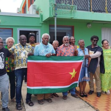 Une délégation guadeloupéenne composée de l'UPLG, le MIR-Guadeloupe, le CIPN, le FKNG, et le PCG a participé jeudi 23 et vendredi 24 janvier en Nouvelle-Calédonie au congrès constitutif du "Front international de décolonisation". Photo : FB UPLG