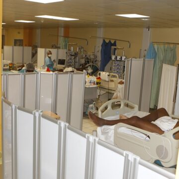 24 septembre 2020. Ancien réfectoire réhabillité en salle de réanimation au CHU de Pointe-à-Pitre pendant le Covid-19. Photo : Gilles Morel / Simax / Sipa