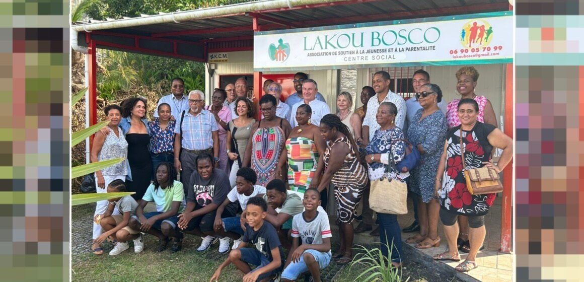 Le Medef et le Rotary officialisent leur partenariat avec l'association Lakou Bosco par une remise de fournitures scolaires le 13 août. Photo : UDE Medef Guadeloupe