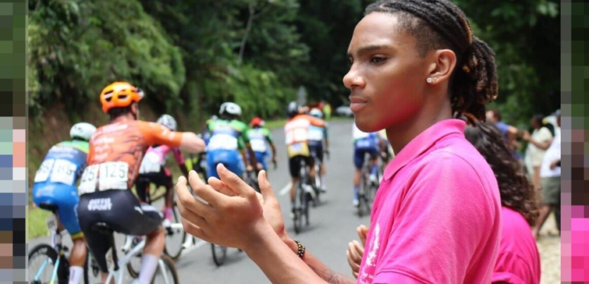 Illustration d'une étape du tour cycliste de Guadeloupe à la route de la Traversée. Photo : Parc national de Guadeloupe