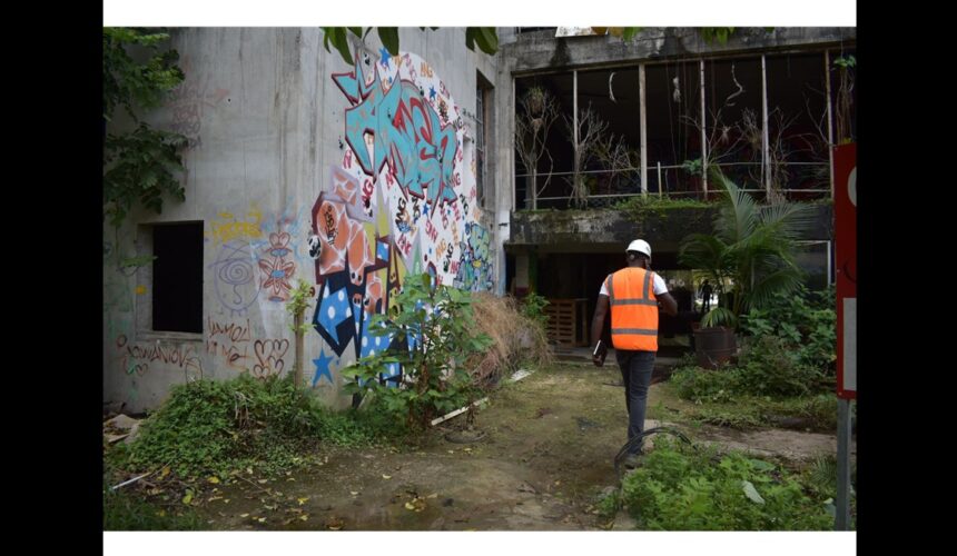 Au Centre des arts de Pointe-à-Pitre, après des années d'abandon, les travaux entrent ce 17 octobre 2025 dans une phase active de reconstruction pour redonner vie à ce lieu culturel emblématique. Photo : Communauté d'Agglomération Cap Excellence