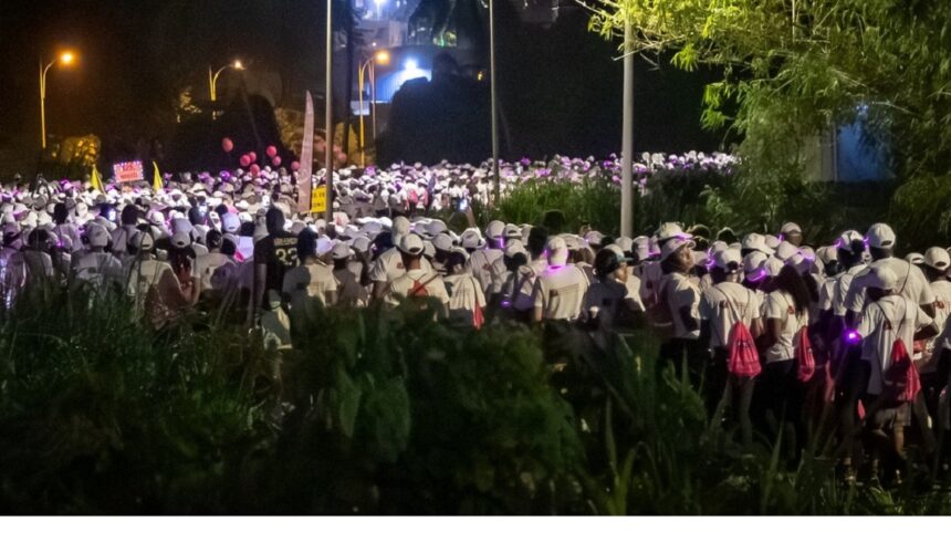 Une marée rose de plus de 10 000 personnes marche unie contre le cancer du sein samedi 4 octobre 2025 à Jarry à l’occasion de la 4e édition des Foulées du ruban rose. Photo : lesfouleesdurubanrose