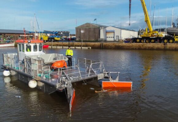 Image d'illustration du bateau amphibie collecteur d’algues Multi Cleaner 100, du constructeur breton Efinor sea cleaner. Photo : Efinor sea cleaner