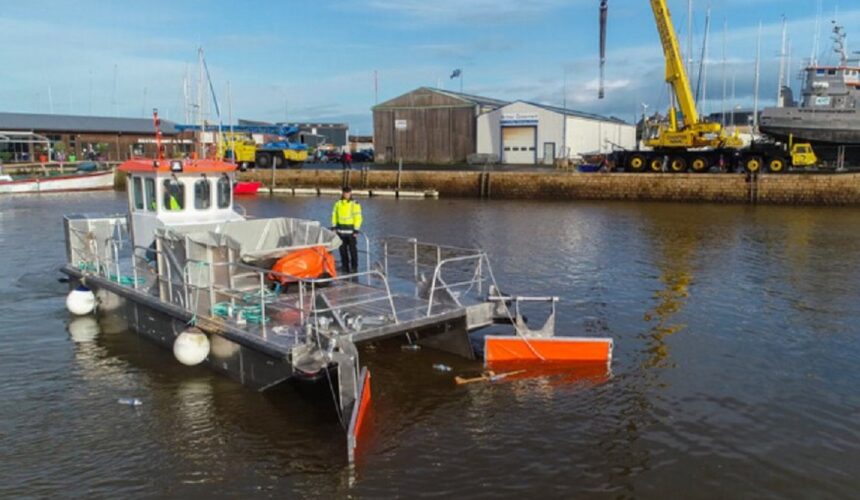 Image d'illustration du bateau amphibie collecteur d’algues Multi Cleaner 100, du constructeur breton Efinor sea cleaner. Photo : Efinor sea cleaner