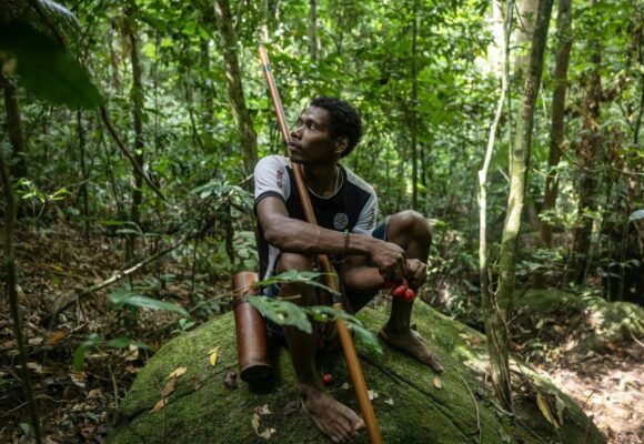 En voie de sédentarisation, les Maniqs (habitants ancestraux de Thaïlande) réclament que leur droit de propriété soit reconnu sur les territoires qu'ils occupent depuis des générations mais qui sont à présent régis par les lois de protection de la nature. Photo: AFP