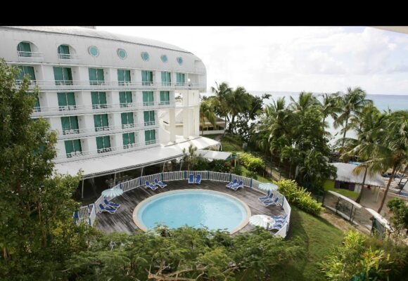 Vue aérienne de l’hôtel Le Clipper au Gosier. Photo : Chesnot / Sipa