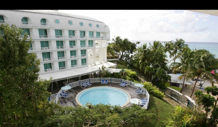 Vue aérienne de l’hôtel Le Clipper au Gosier. Photo : Chesnot / Sipa