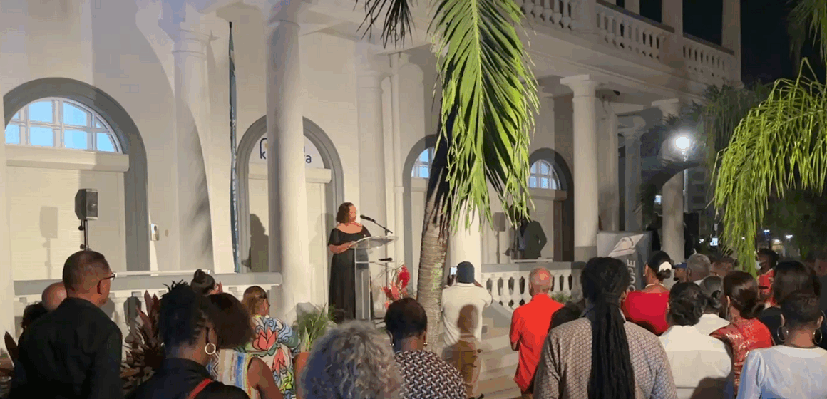 Les discours d'inauguration sur le parvis de la Maison Karukéra à Pointe-à-Pitre, marquent la renaissance officielle de ce bâtiment de 1927 en siège de l’action touristique du conseil départemental. Photo : Conseil départemental de Guadeloupe