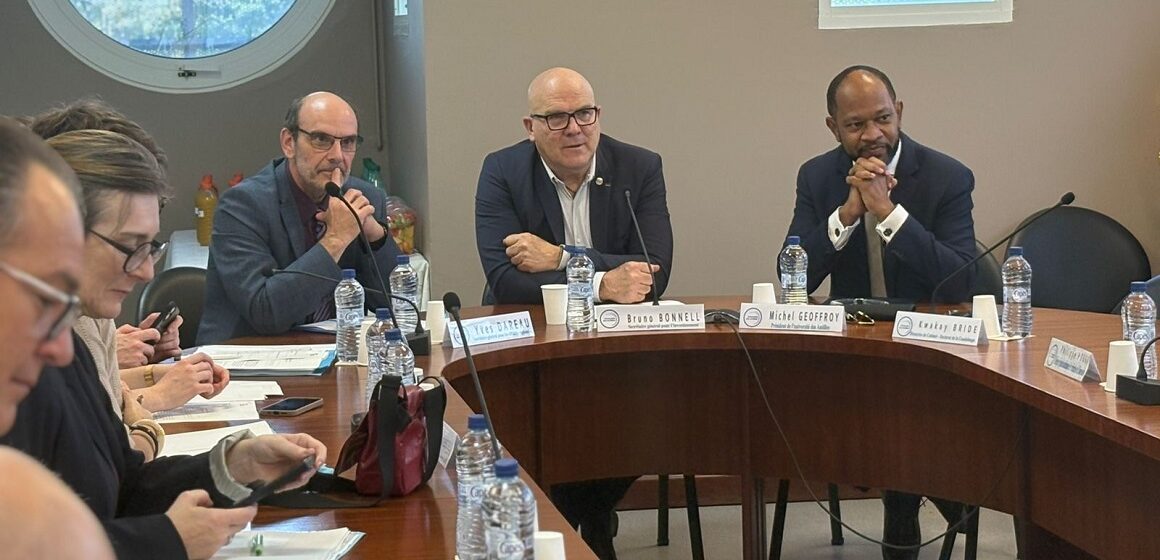 Bruno Bonnell, secrétaire général pour l'investissement France 2030 (au centre), lors de sa visite en Guadeloupe le 22 janvier, à la rencontre des porteurs de projets. Photo : Préfecture de Guadeloupe