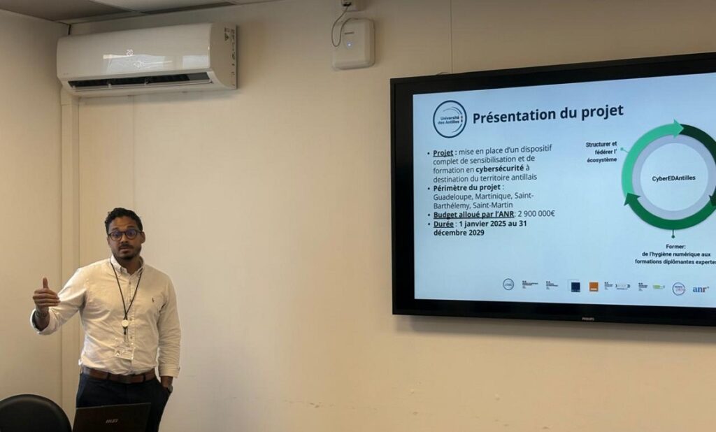 Le programme de cybersécurité Widen de l'université des Antilles, lauréat de France 2030 a été présenté Bruno Bonnell, secrétaire général pour l'investissement (France 2030), lors de sa visite en Guadeloupe le 22 janvier 2026. Photo : Préfecture de Guadeloupe